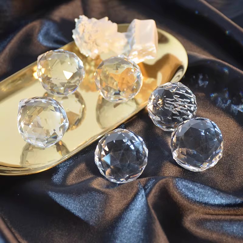Crystal Ball Prism Sun Catcher - Crystal Sun Catcher 리뷰 및 가격